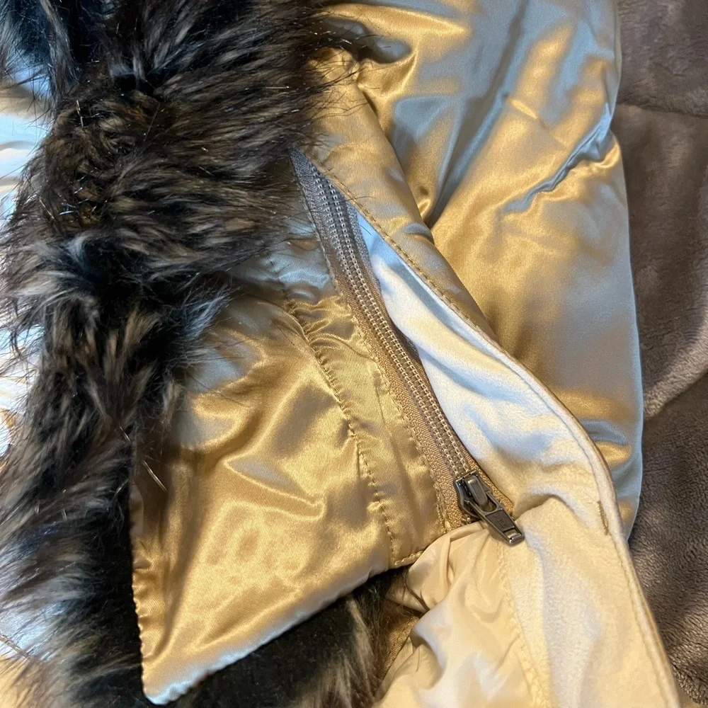 The North Face Gotham Jacket. Shiny Gold Puffer Jacket with Faux Fur Trim. - Picture 3 of 5